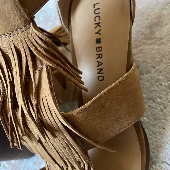 Lucky Brand ‘Leesha’ Women’s Fringe Block Heel Tan Nubuck Leather - Picture 2 of 13